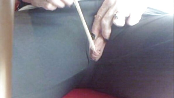 සියලුම camwhors පස්සට කැමතියි! මෙම cam slut ඇගේ තද බූරුවා තුළ ඩිල්ඩෝවක් අලවා පසුව පෙරළී ඇගිලි ඇගේ තද පුකේ ගසන ආකාරය බලන්න.