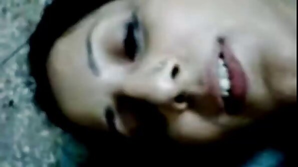 Zoey Monroe ඇගේ තද බූරුවා තුළට සෙල්ලම් බඩු ලබා ගනී!